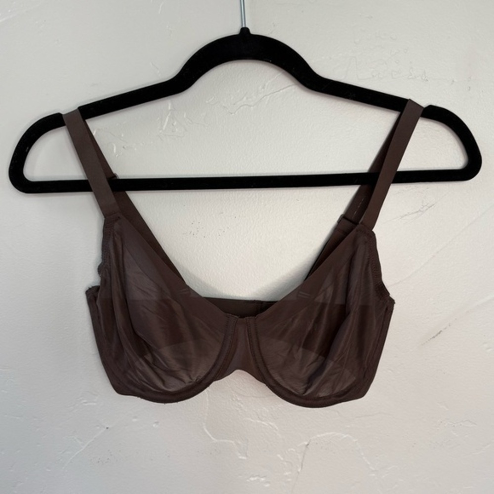 SKIMS No Show Molded Unlined Demi Bra